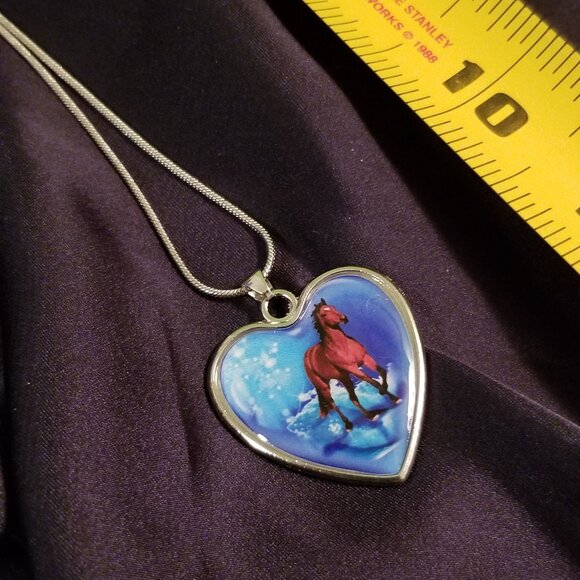 NWOT horse heart-shaped pendant - Picture 3 of 4